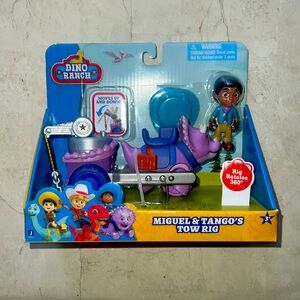 Dino Ranch TV Show Miguel & Tango’s Tow Rig Features 5” Dino Tango & Vehicle NEW